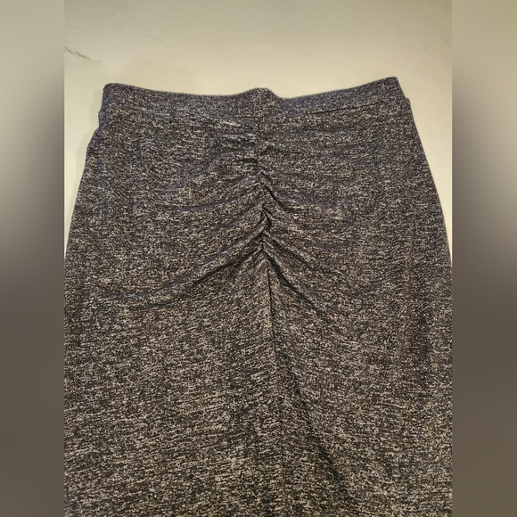Banana Republic black skirt - Picture 2 of 5